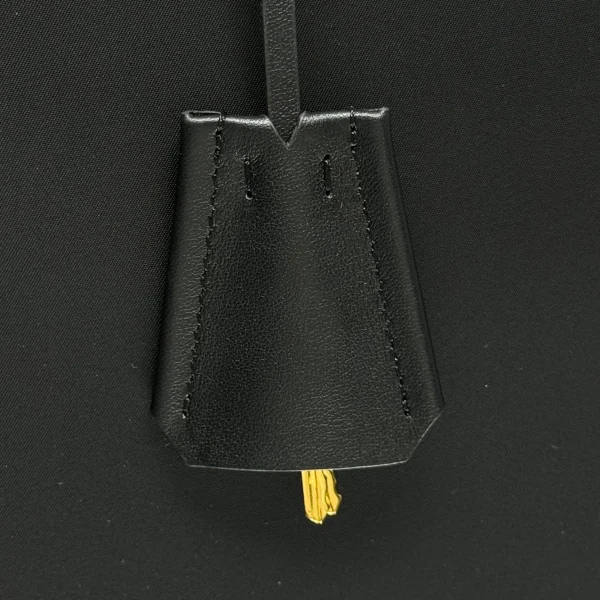 Prada Re 1BB131 中號黑色皮革手提包：圖片 7