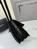 Prada ReNylon 1BD256 大號黑色尼龍肩背包：圖片 5