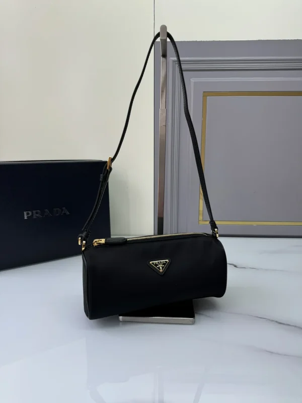 Prada Re-Nylon 1NE058 小號黑色化妝包：圖片 4