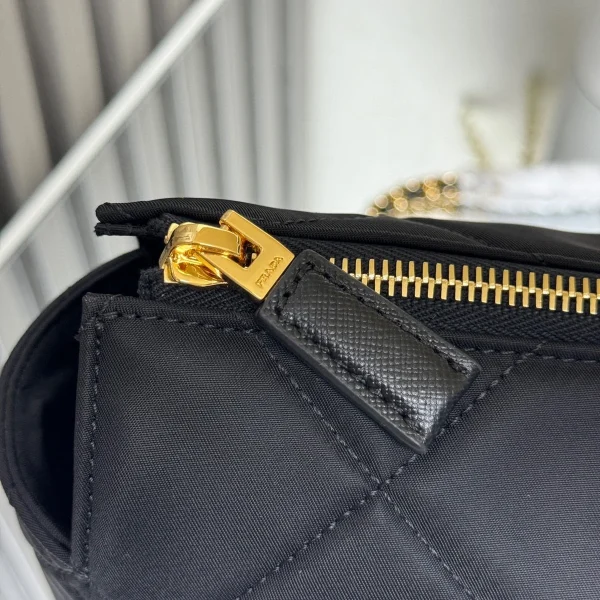 Prada Re-Nylon 1BG529 中號黑色尼龍托特包：圖片 8