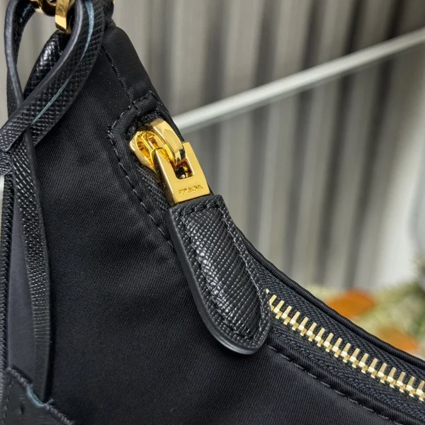 Prada Re-Ed 1N204M 小號黑色尼龍單肩包：圖片 7