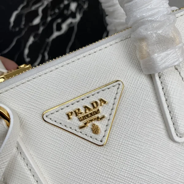 Prada Galleria 1BA906 小號黑色漆皮手提包：圖片 5