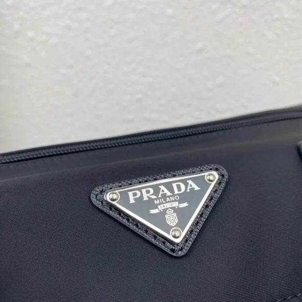 Prada Re-Nylon 1BD953 中號黑色尼龍單肩包：圖片 6