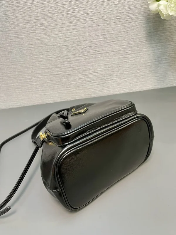 Prada Duet 1BH038 中號黑色再生尼龍水桶包：圖片 7