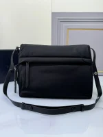 Prada ReNylon 1BD256 大號黑色尼龍肩背包：圖片 3