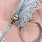 MiuMiu WanderMatelassé納帕軟皮半月形迷你手袋包包-5BP078：圖片 11