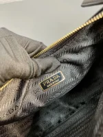 Prada Velvet 1BC204 小號黑色絲絨迷你包：圖片 10