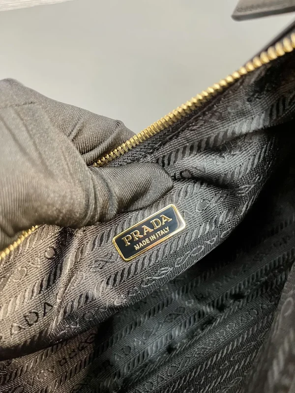 Prada Velvet 1BC204 小號黑色絲絨迷你包：圖片 10