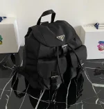 Prada Re-Nylon 1BZ811 中號黑色尼龍後背包：圖片 5