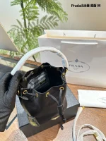 Prada Re-Nylon 1BE067 小號黑色尼龍水桶包：圖片 10