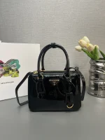Prada Galleria 1BA906 小號黑色漆皮手提包：圖片 2