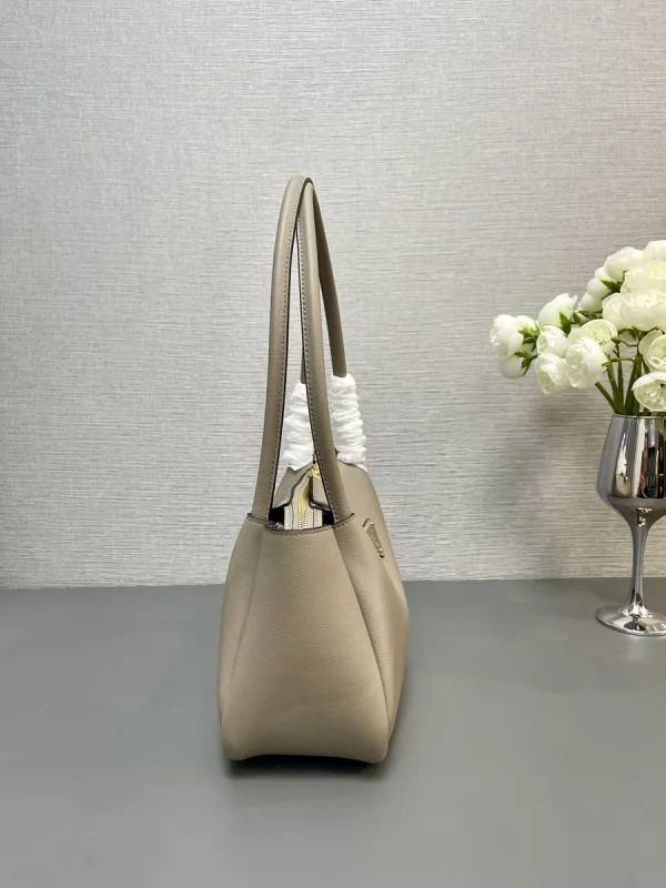 Prada Soft 1BA444 中號白色皮革托特包：圖片 8