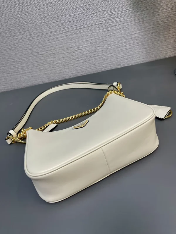 Prada Naplak 1BC204 中號銀色漆皮單肩包：圖片 5