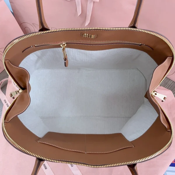 MiuMiu 皮革手袋包包-5BA289：圖片 14