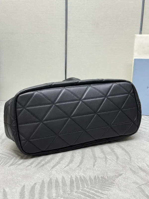 Prada Symbole 1BG545 中號黑色皮革托特包：圖片 5