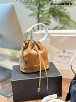 Prada Soft 1BE067 小號黑色皮革肩背包：圖片 3