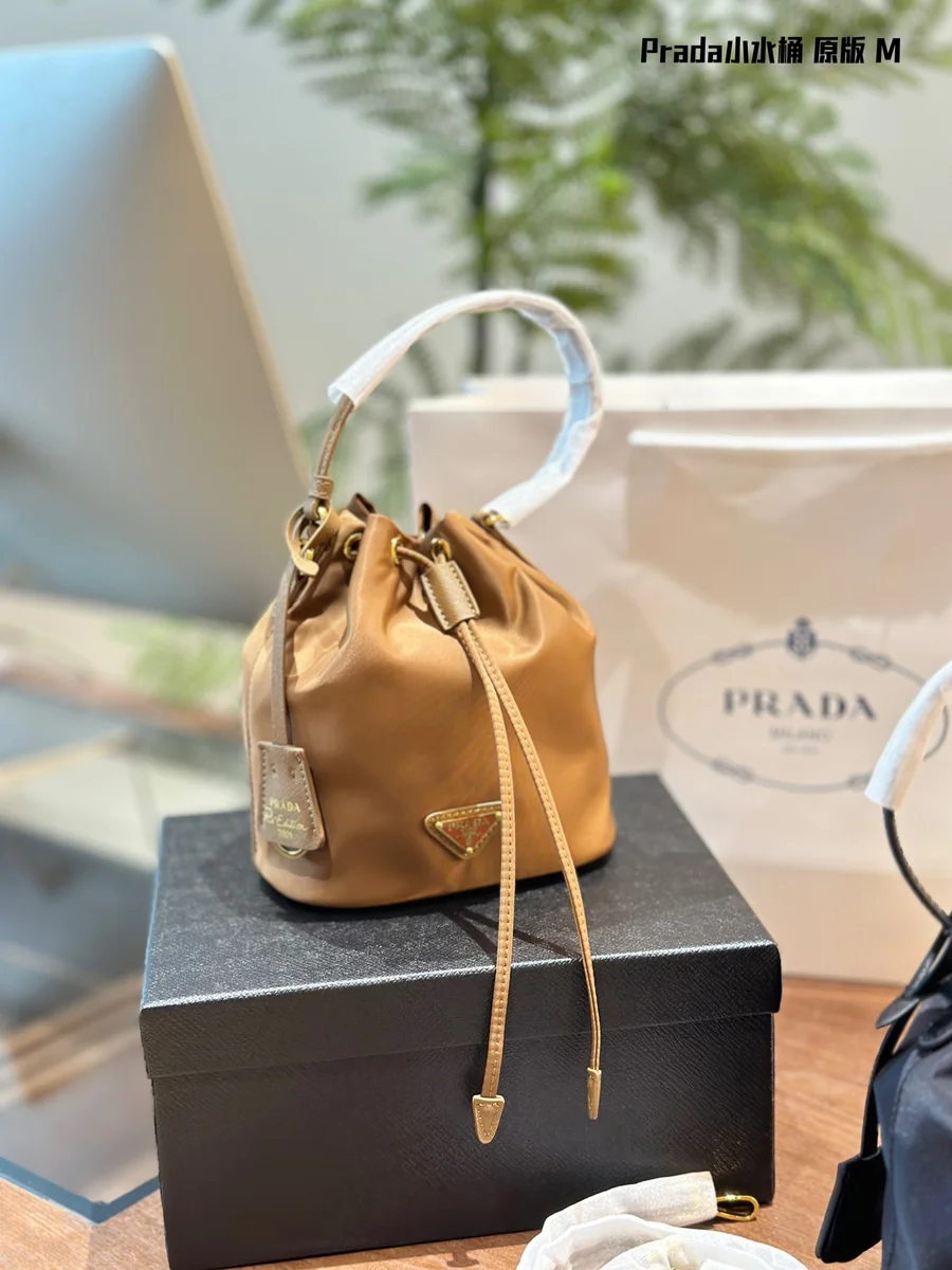 Prada Soft 1BE067 小號黑色皮革肩背包 3 Prada Soft 1BE067 小號黑色皮革肩背包