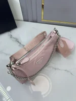 Prada Re-Edition 1BH204 中號粉色皮革肩背包：圖片 8