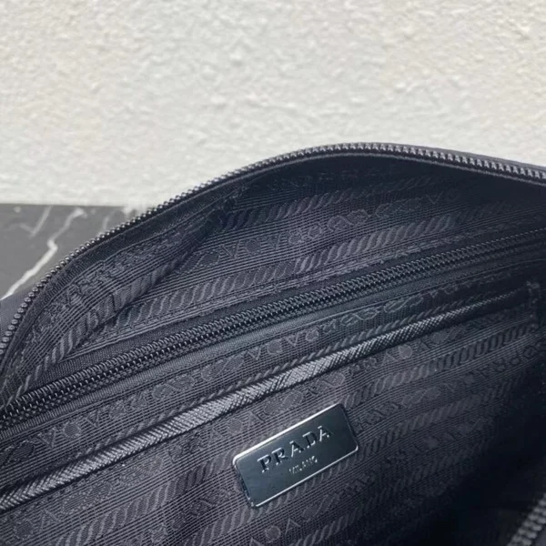 Prada Re-Nylon 1BD953 中號黑色尼龍單肩包：圖片 10