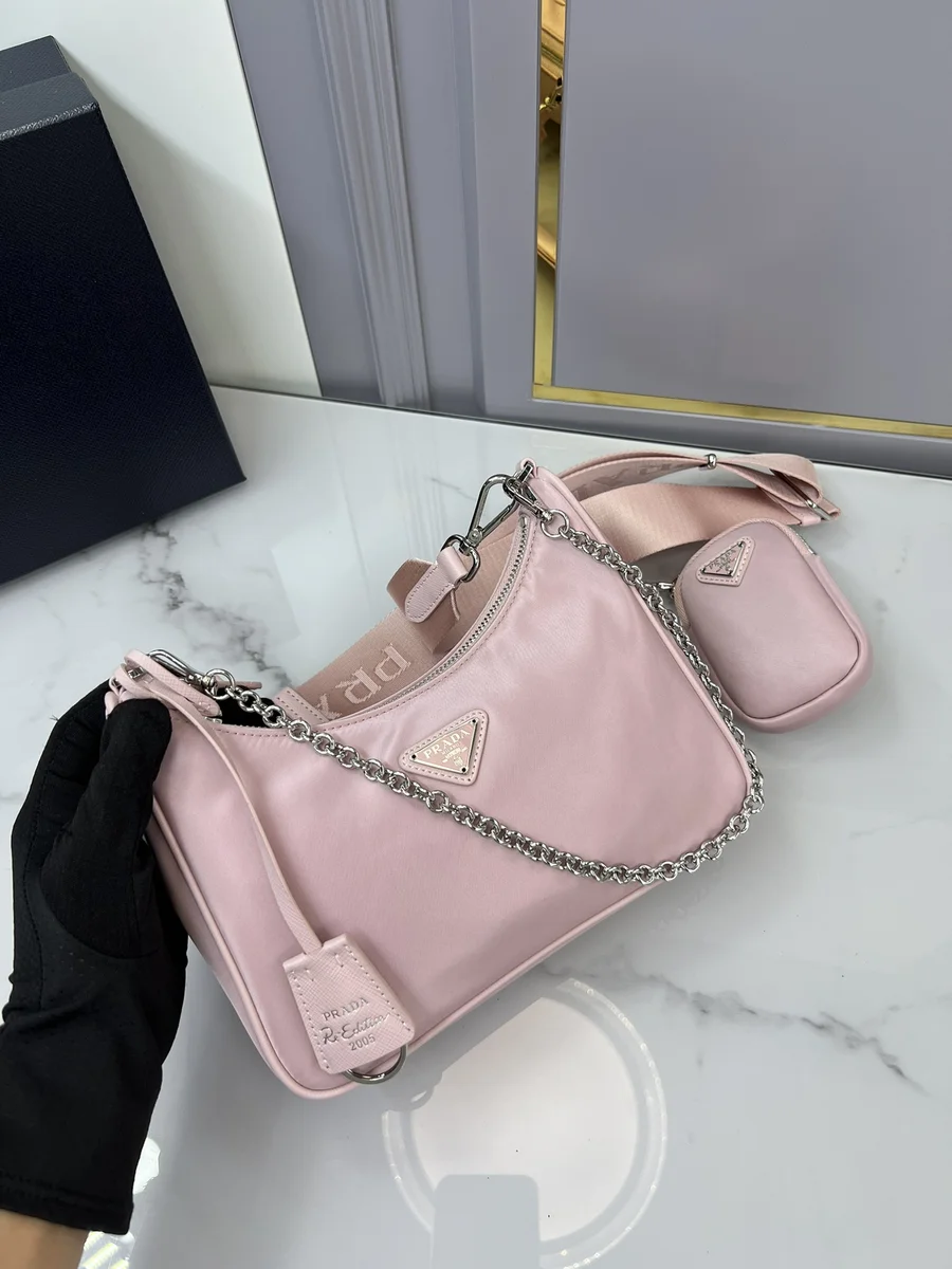Prada Re-Edition 1BH204 中號粉色皮革肩背包 5 Prada Re-Edition 1BH204 中號粉色皮革肩背包