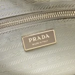Prada Re-Nylon 1BG529 中號灰色尼龍手提包：圖片 9