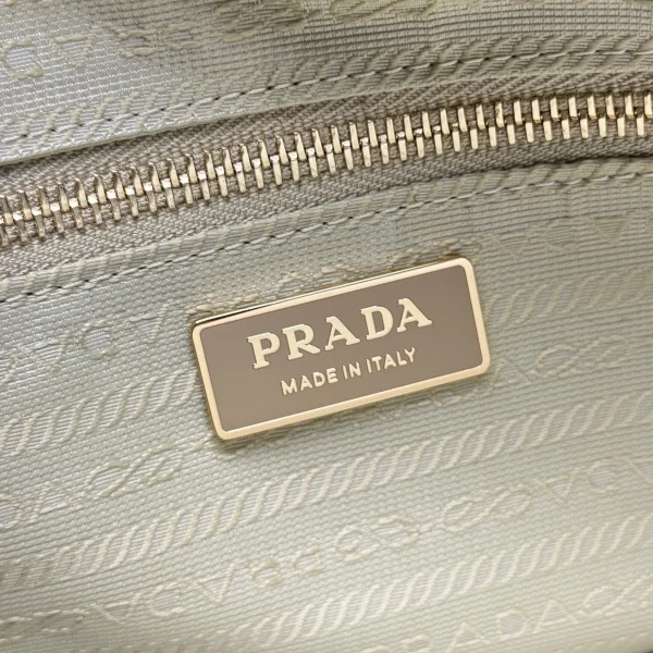 Prada Re-Nylon 1BG529 中號灰色尼龍手提包：圖片 9