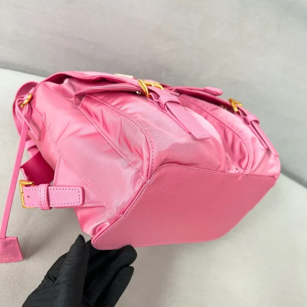 Prada ReNylon 1BZ677 中號黑色尼龍後背包：圖片 8