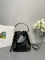 Prada Duet 1BH038 中號黑色再生尼龍水桶包：圖片 3