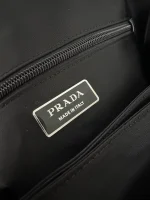 Prada ReNylon 1BD256 大號黑色尼龍肩背包：圖片 9