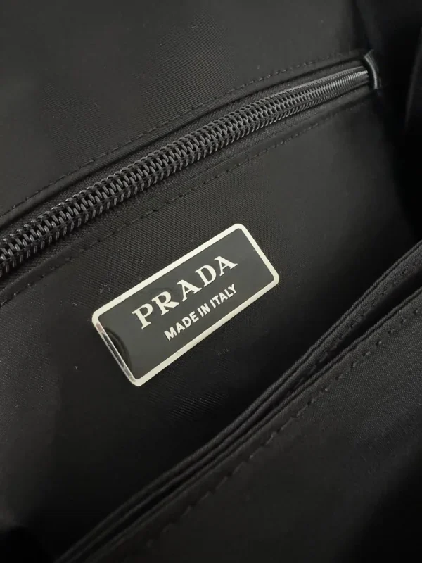 Prada ReNylon 1BD256 大號黑色尼龍肩背包：圖片 9