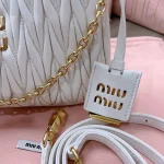 MiuMiu Matelassé納帕軟皮掛肩袋-5BH211：圖片 11