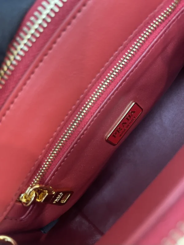 Prada Galleria 1BA906 小號桃紅色漆皮托特包：圖片 7