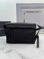 Prada Re-Nylon 1BD255 中號黑色皮革肩背包：圖片 3