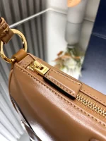Prada Re-Edition 1BC201 小號黑色皮革肩背包：圖片 7