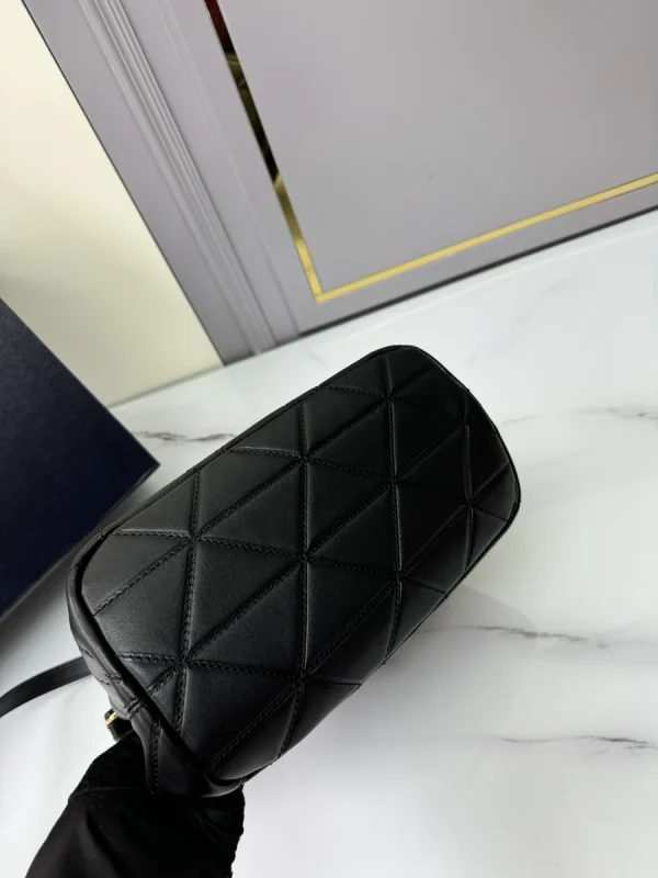 Prada Symbole 1BG548 小號黑色皮革托特包：圖片 8