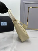 Prada Re-Edition 1NE515 小號粉色尼龍單肩包：圖片 5
