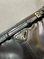 Prada Eleg 1BH215 小號黑色皮革肩背包：圖片 7