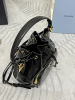 Prada Nylon 1BH038 中號黑色尼龍單肩包：圖片 8
