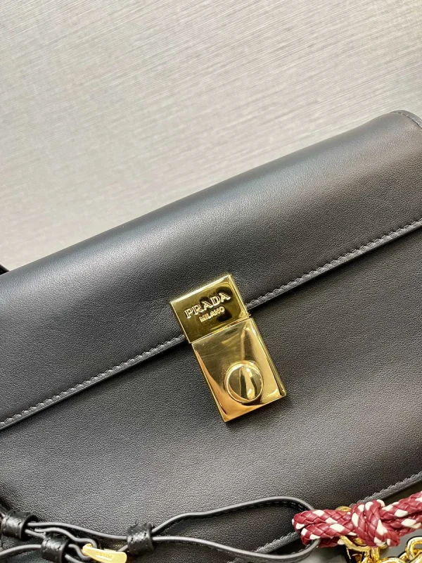 Prada Soft 1BD379 小號黑色皮革單肩包：圖片 13