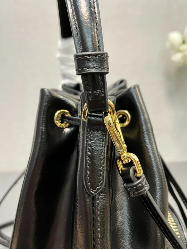Prada Duet 1BH038 中號黑色再生尼龍水桶包：圖片 8