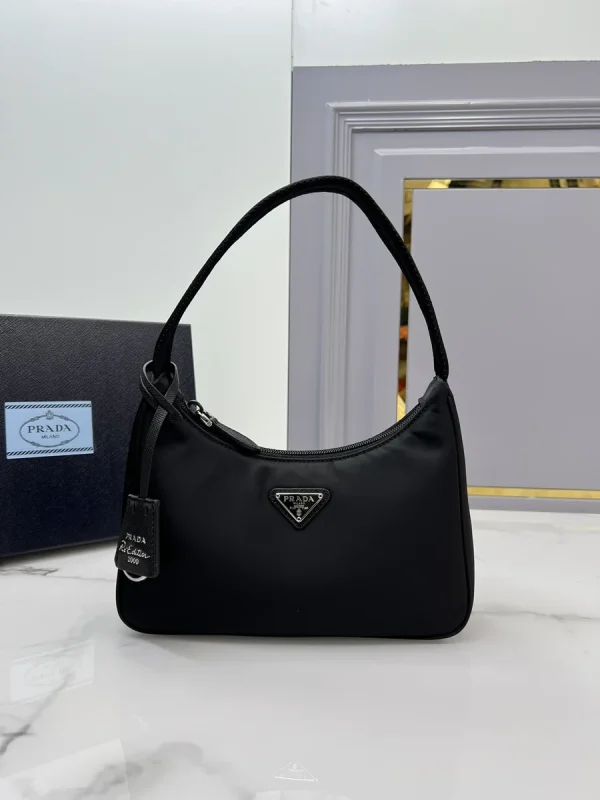 Prada Re-Edition 1NE515 小號黑色尼龍單肩包：圖片 2