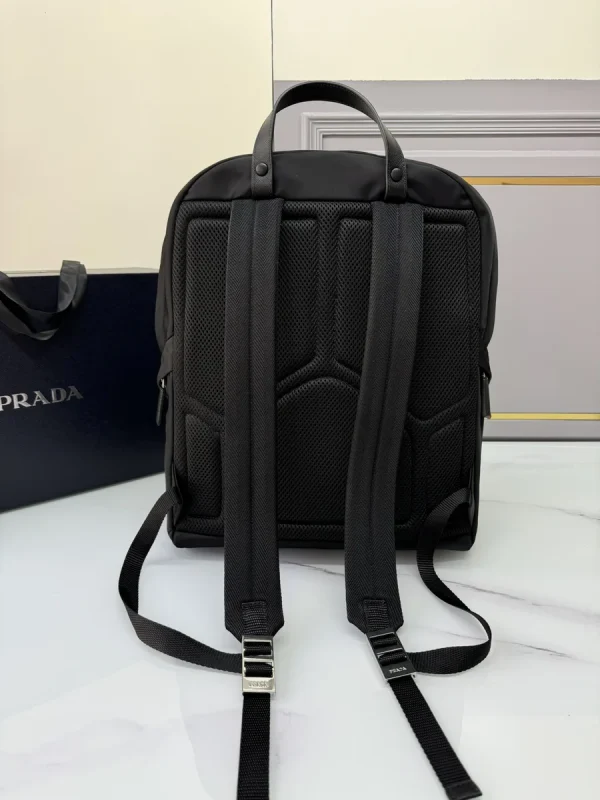 Prada ReN 2VZ104 中號黑色尼龍後背包：圖片 3