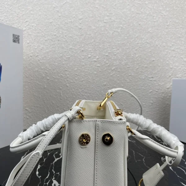 Prada Galleria 1BA906 小號黑色漆皮手提包：圖片 8