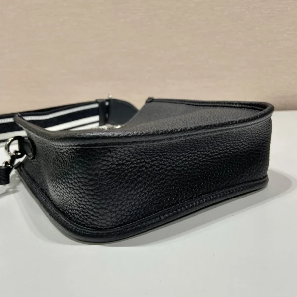 Prada Mini 1BH191 小號黑色皮革單肩包：圖片 8