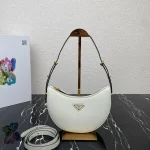 Prada Arqué 1BC194 小號粉色漆皮單肩包：圖片 2
