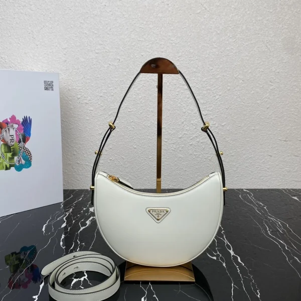 Prada Arqué 1BC194 小號粉色漆皮單肩包：圖片 2