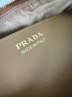 高仿包Prada Eleg 1BA451 小號灰色皮革手提包：圖片 9