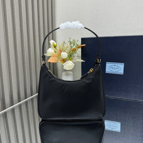 Prada Re-Ed 1N204M 小號黑色尼龍單肩包：圖片 4