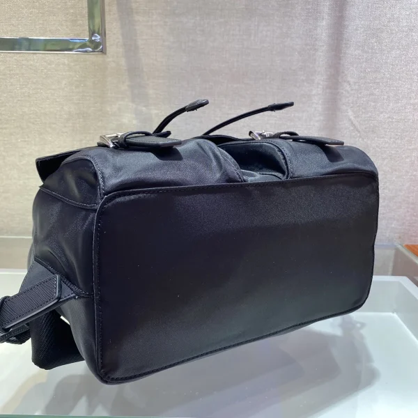 Prada Re-Nylon 1BZ677 中號黑色尼龍背囊：圖片 8