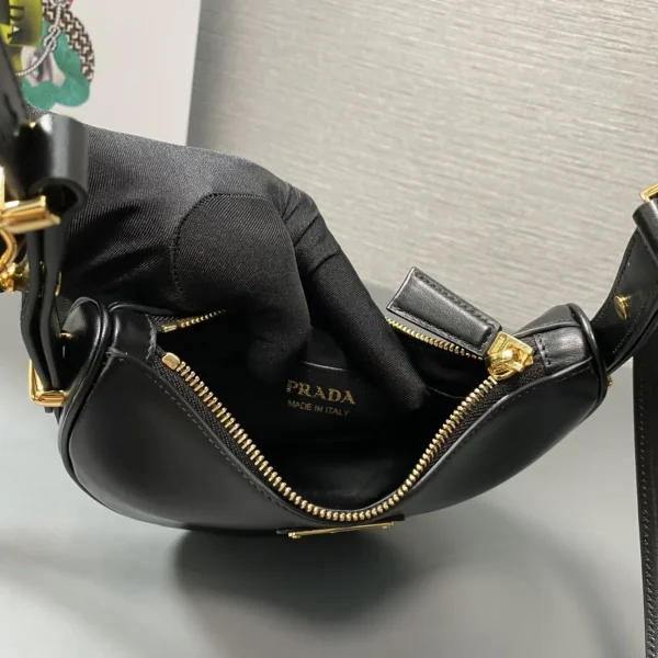Prada Mini 1BC199 小號黑色皮革單肩包：圖片 9
